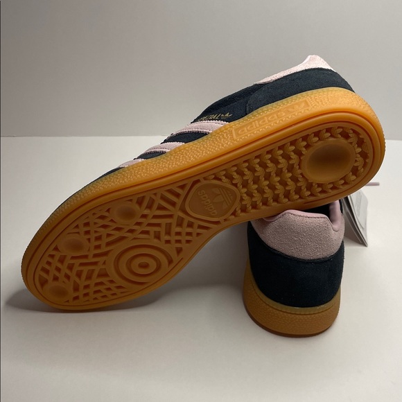 NIB ADIDAS Handball Spezial W Black with Light Pink Trim.  Size 6.5 women - Picture 7 of 7